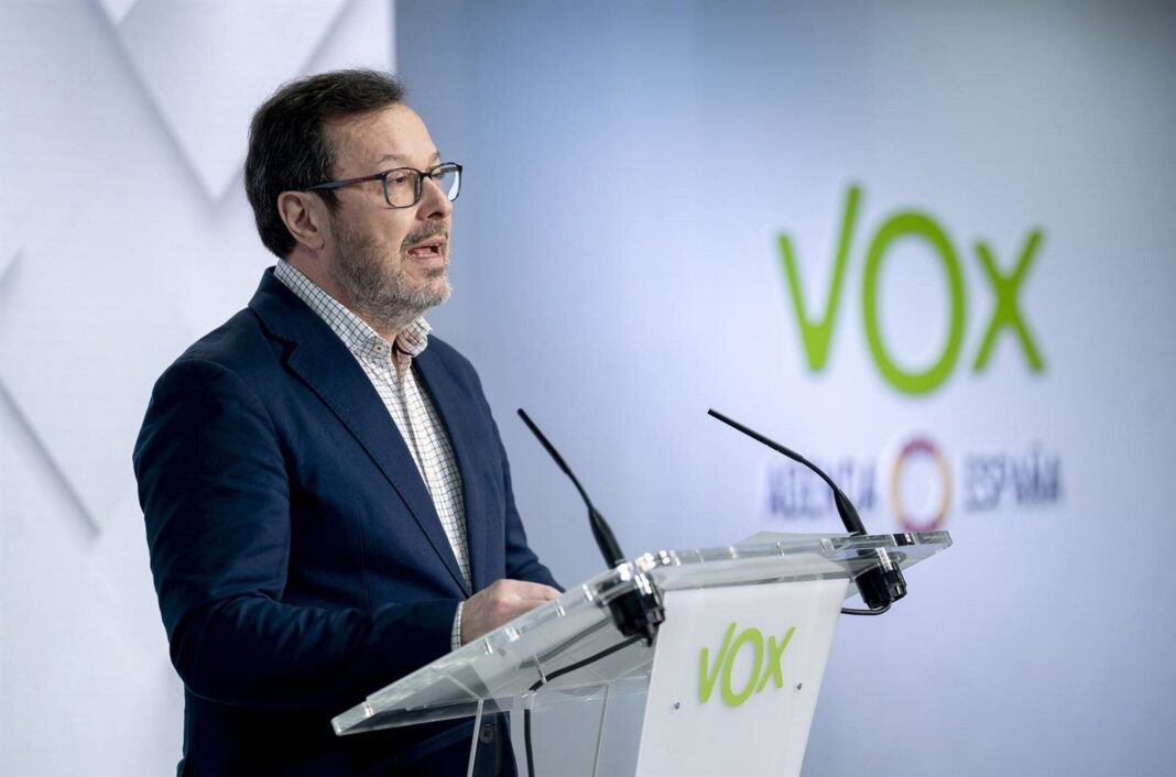 José Antonio Fúster en rueda de prensa en la sede nacional de Vox