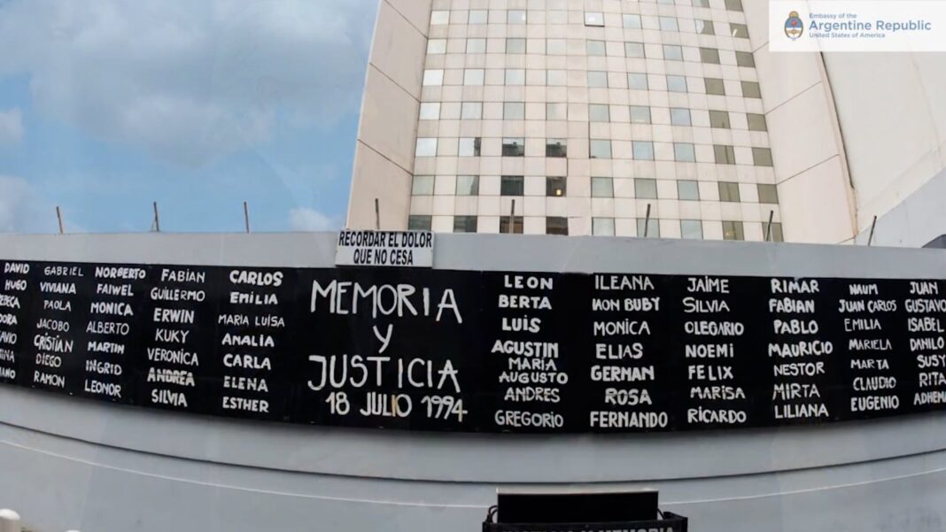 Acto central por el 32° aniversario del atentado a la AMIA