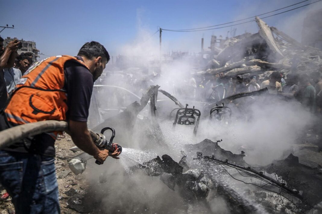 Edificio dañado tras bombardeo en Gaza
