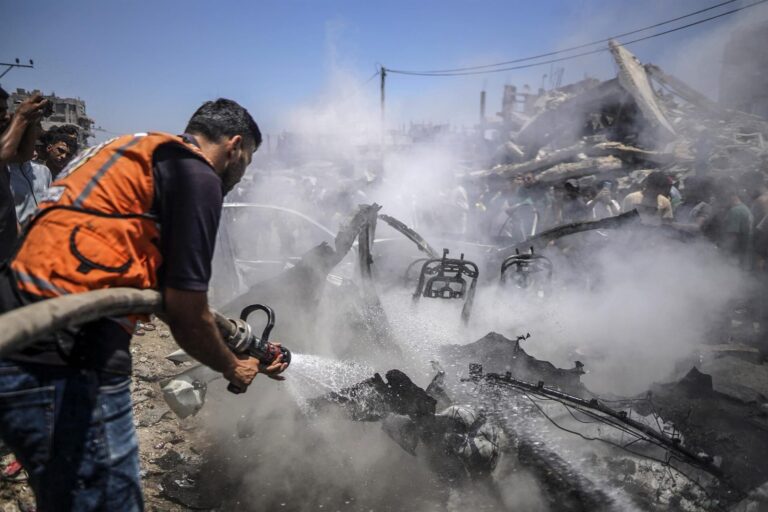 Edificio dañado tras bombardeo en Gaza
