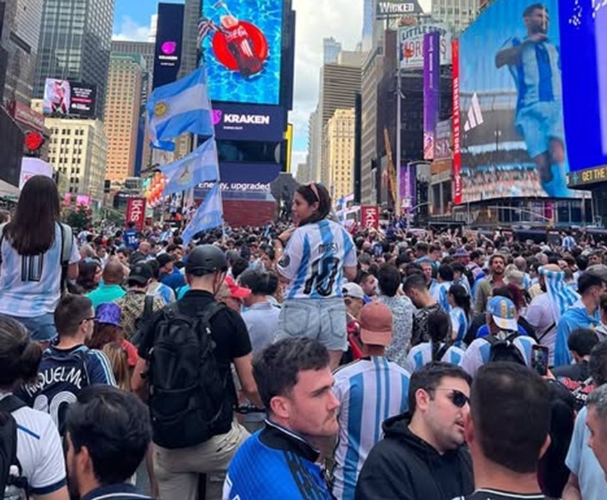 Banderazo argentino en Times Square