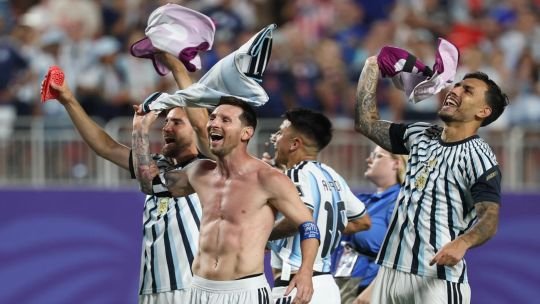 Jugadores de la Selección Argentina durante un entrenamiento previo al partido contra Inglaterra en el Mundial 2026
