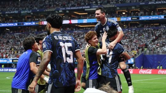 Jugadores de la Selección Argentina celebrando tras vencer a Inglaterra en la semifinal del Mundial 2026