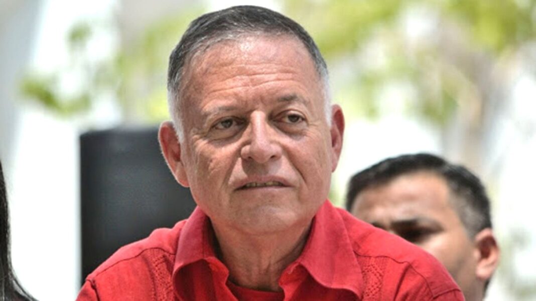 Francisco Arias Cárdenas en sesión parlamentaria