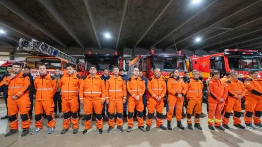 Brigadistas de la USAR 10 trabajando entre escombros en La Guaira, Venezuela