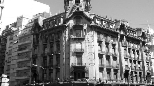 Fachada de la Confitería del Molino en la esquina de Rivadavia y Callao, Buenos Aires