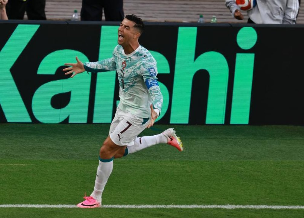 Cristiano Ronaldo celebrando un gol con la camiseta de Portugal