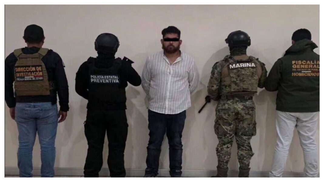 Detención de Diego N por incendio de auto con restos humanos en Puebla