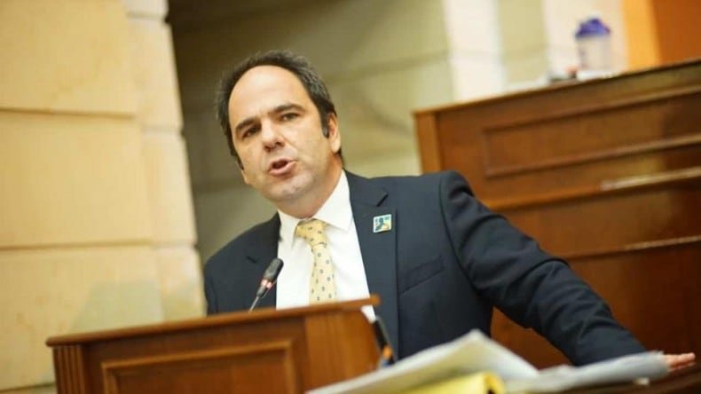 Honorio Henríquez durante la sesión del Senado