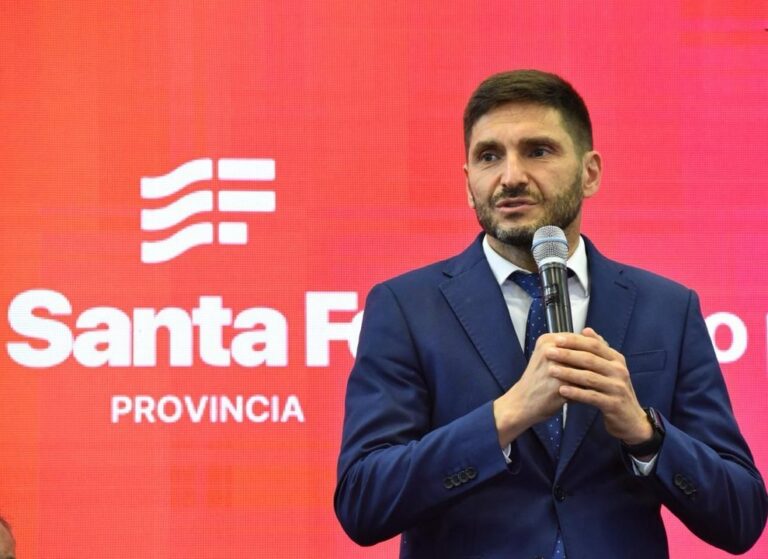 Maximiliano Pullaro y Pablo Javkin en conferencia de prensa