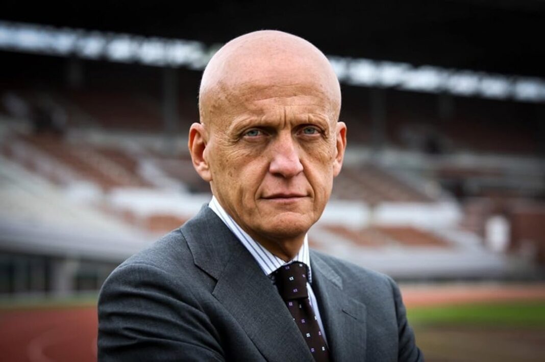 Pierluigi Collina, director de la División de Arbitraje de la FIFA, durante una conferencia de prensa