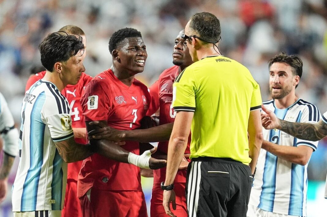 Breel Embolo durante el partido Suiza vs Argentina en el Mundial 2026