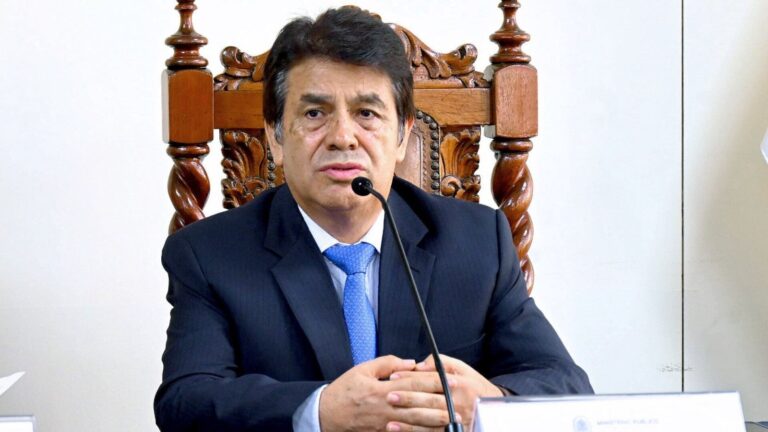 Fiscal de la Nación Tomás Aladino Gálvez en conferencia de prensa