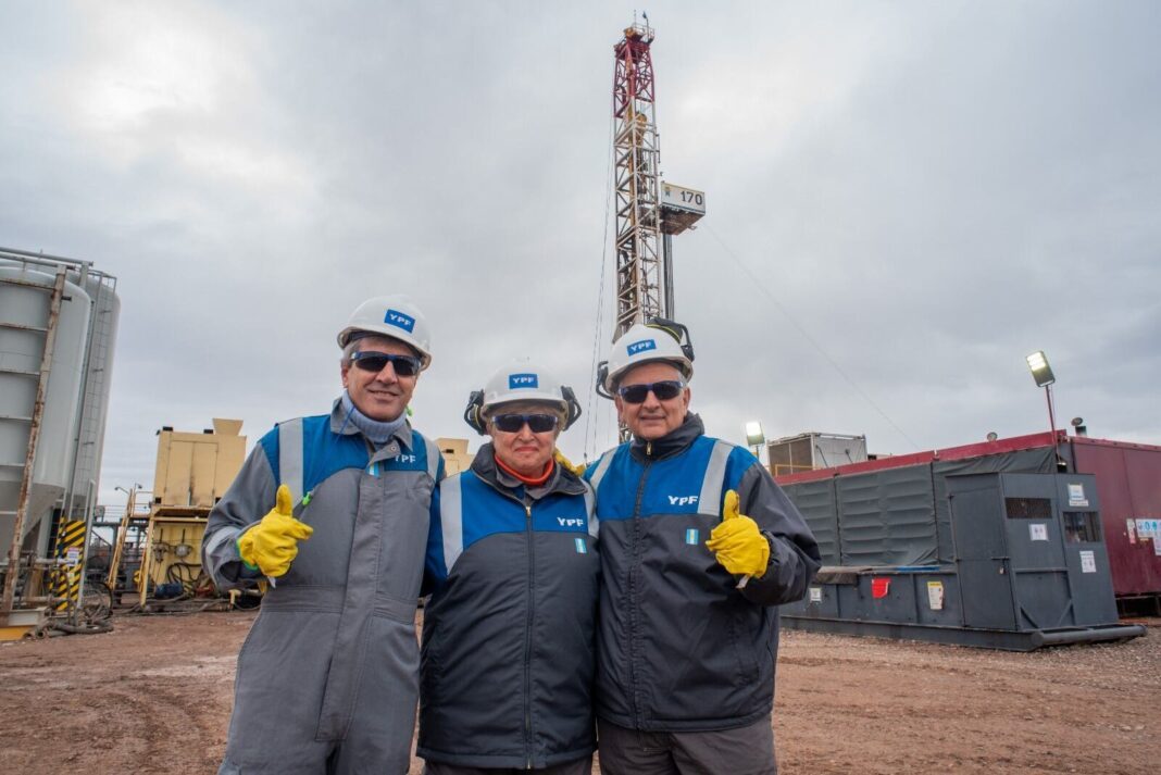 Kristalina Georgieva en Loma Campana, Neuquén, junto a Luis Caputo y Horacio Marín