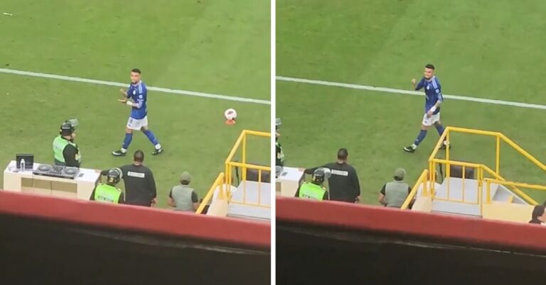 Rodrigo Ureña señalando hacia la tribuna durante el partido Universitario vs Millonarios