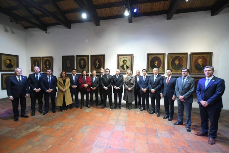 Reunión de funcionarios del Gobierno con gobernadores