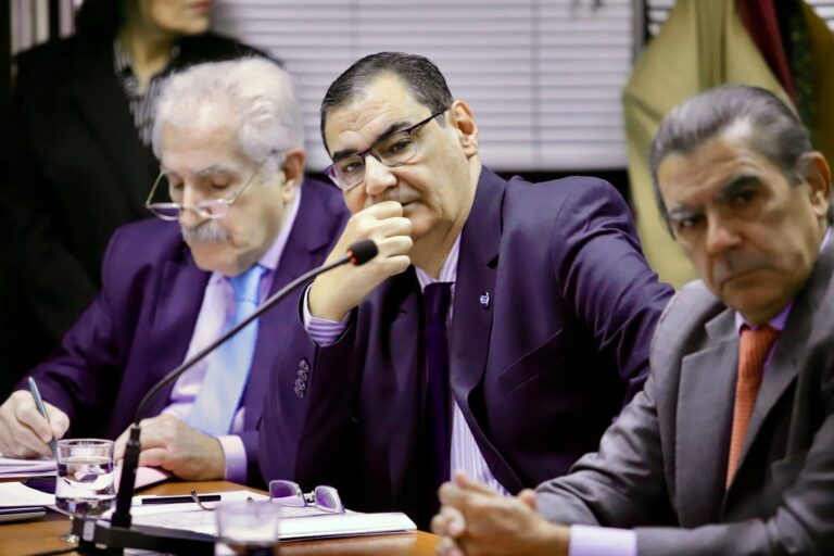 Sala del juicio político al juez Alfredo López con personas desalojadas