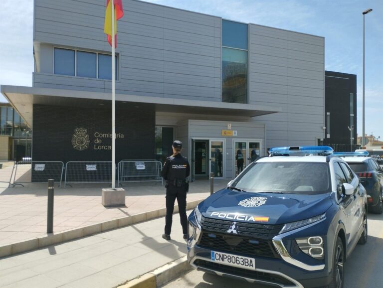 Agentes de la Guardia Civil y la Policía Nacional en un operativo de seguridad