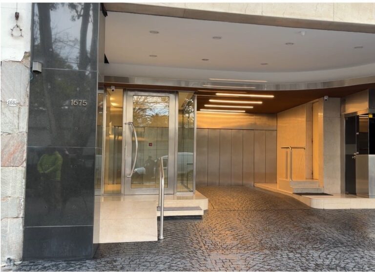 Edificio en el barrio de Las Cañitas donde se realizó la inspección ocular