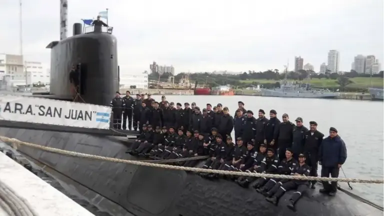 Vista del submarino ARA San Juan en la base naval de Mar del Plata