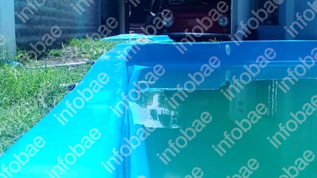 Piscina de fibra con defectos estructurales