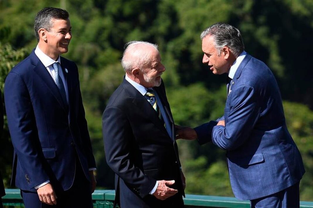 Presidentes de Chile, Uruguay y Paraguay durante reunión bilateral