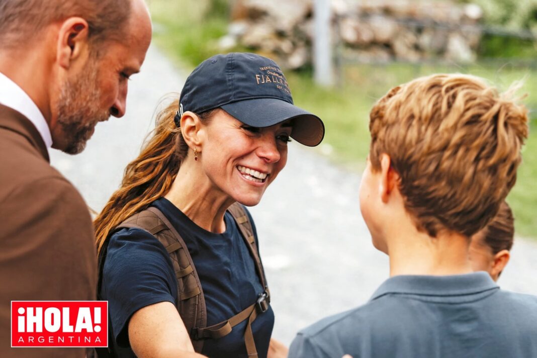 Kate Middleton en la cima de una montaña durante el Desafío de las Tres Cumbres