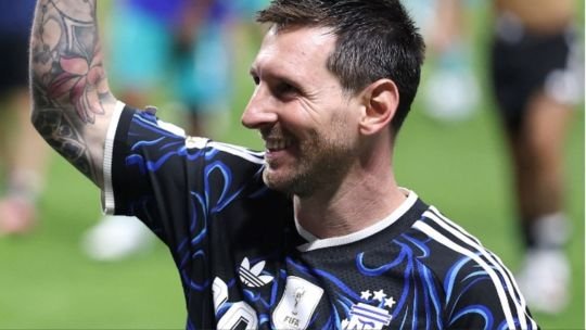 Lionel Messi celebrando tras la victoria de Argentina contra Inglaterra en semifinales del Mundial 2026