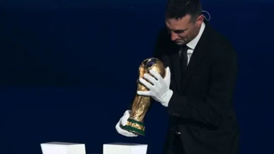 Estadio con banderas de los cuatro semifinalistas del Mundial 2026