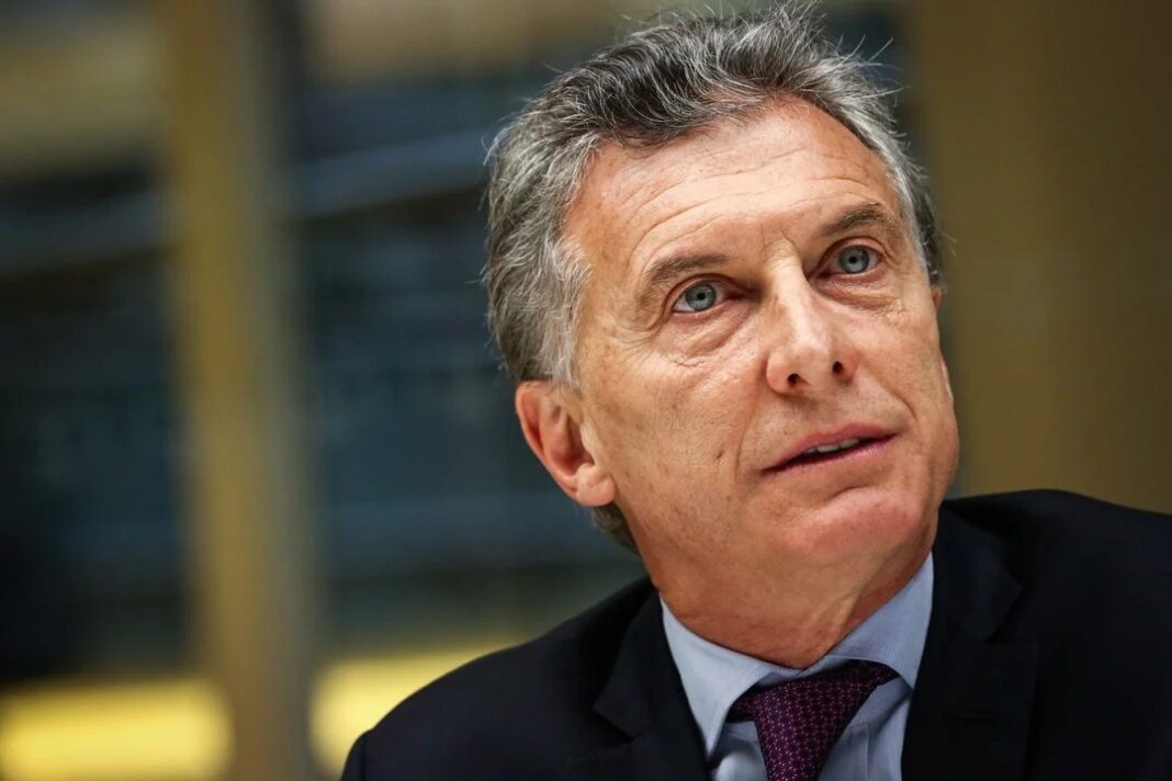 Mauricio Macri hablando con la prensa en la entrada del estadio Atlanta Stadium