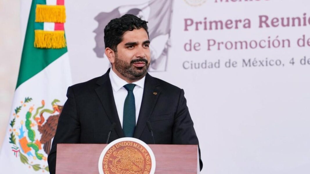 Embajador Roberto Lazzeri en reunión diplomática