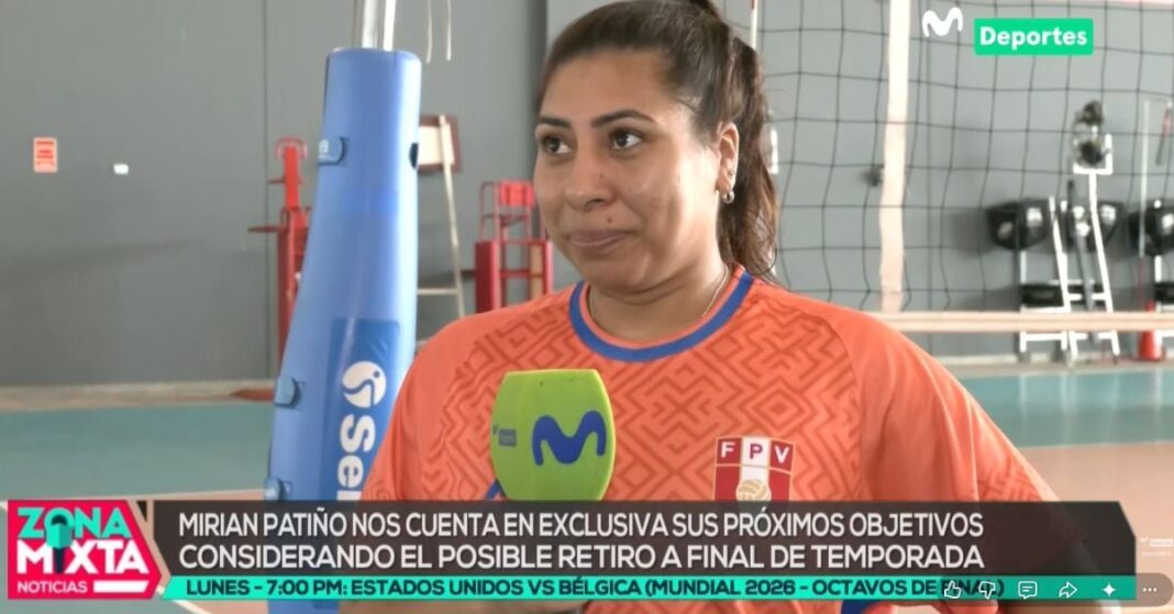 Mirian Patiño en un partido de vóley con la camiseta de Universitario de Deportes