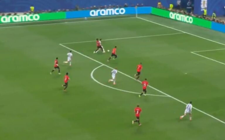 Lionel Messi ejecutando un penal ante el arquero de Egipto en el Mundial 2026