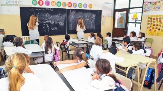 Reunión entre funcionarios provinciales y representantes gremiales en la sede del Ministerio de Trabajo bonaerense