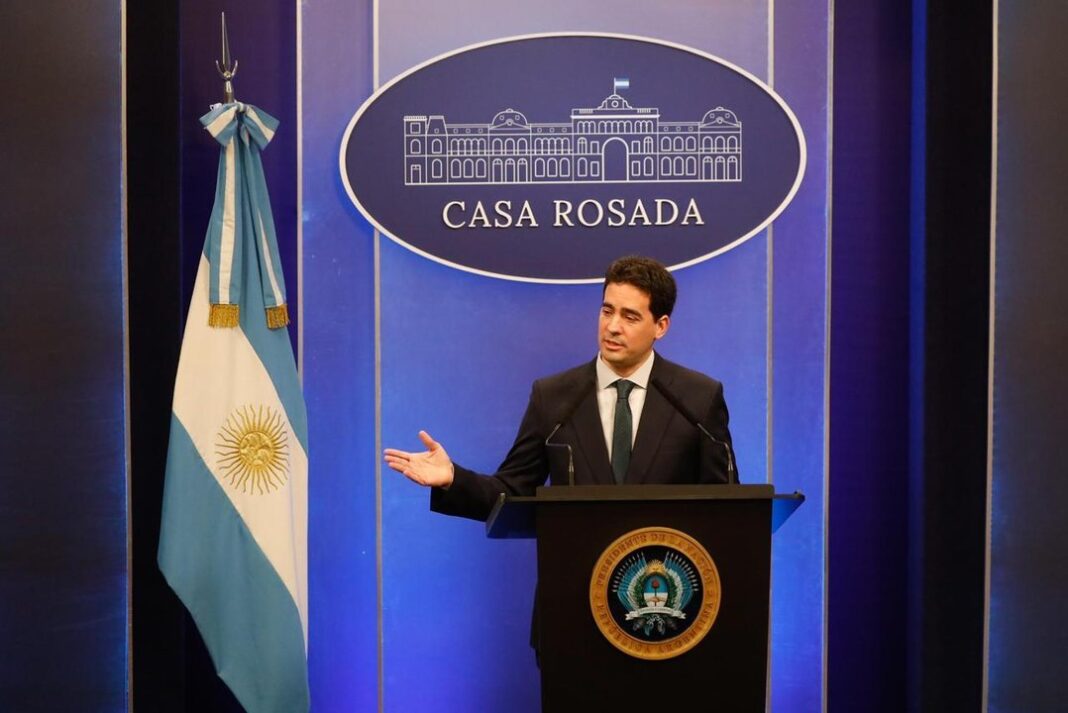 El vocero presidencial, Adrián Ravier, en Casa Rosada.