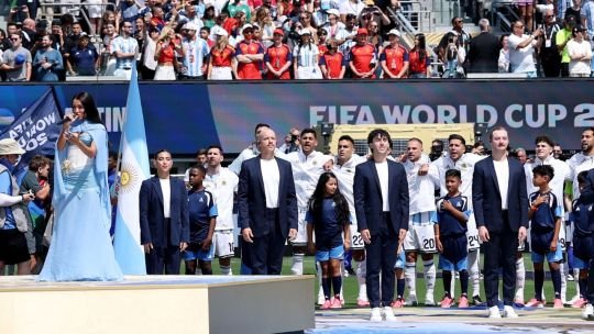 Jugadores de la Selección Argentina durante la interpretación del himno nacional en la final del Mundial 2026