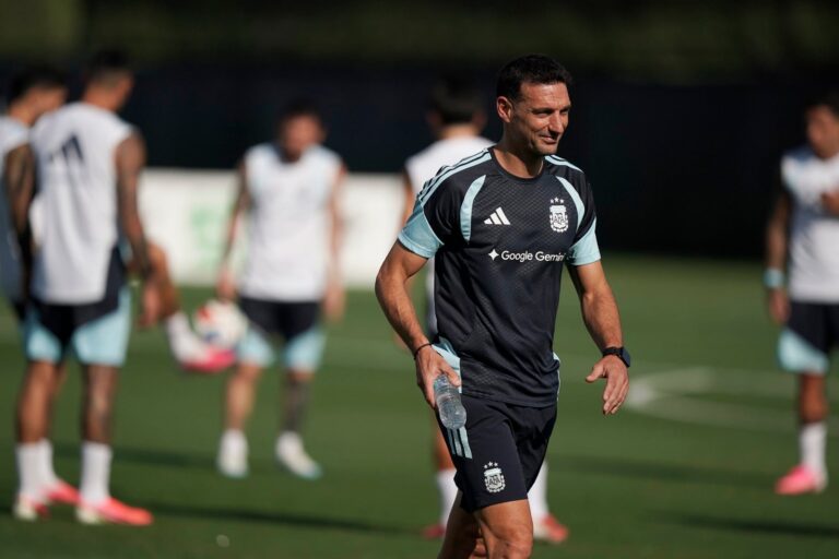 Lionel Scaloni durante un partido de la selección argentina