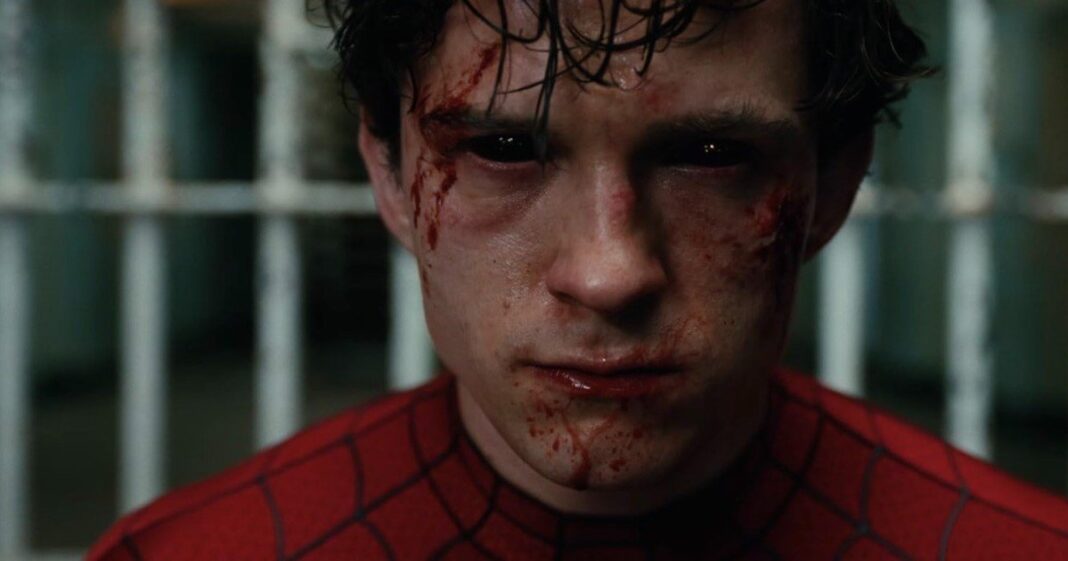 Spider-Man enfrentándose a Hulk en el tráiler de Spider-Man: Un nuevo día