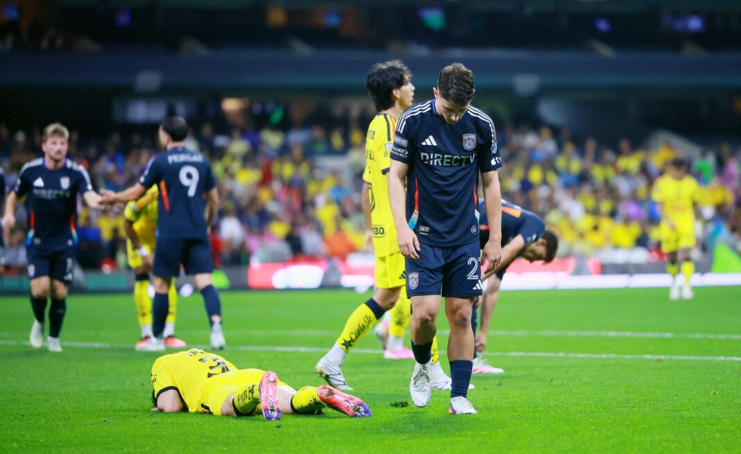 Jugadores del Club América celebran un gol durante el partido contra San Diego FC en el Estadio Azteca
