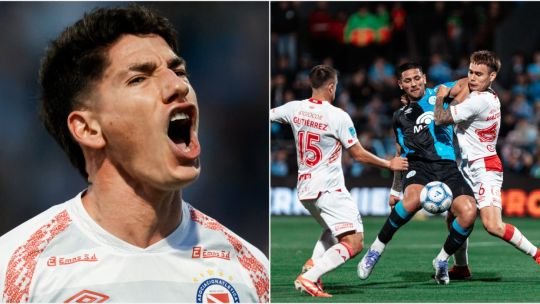 Jugadores de Argentinos Juniors celebran un gol ante Belgrano