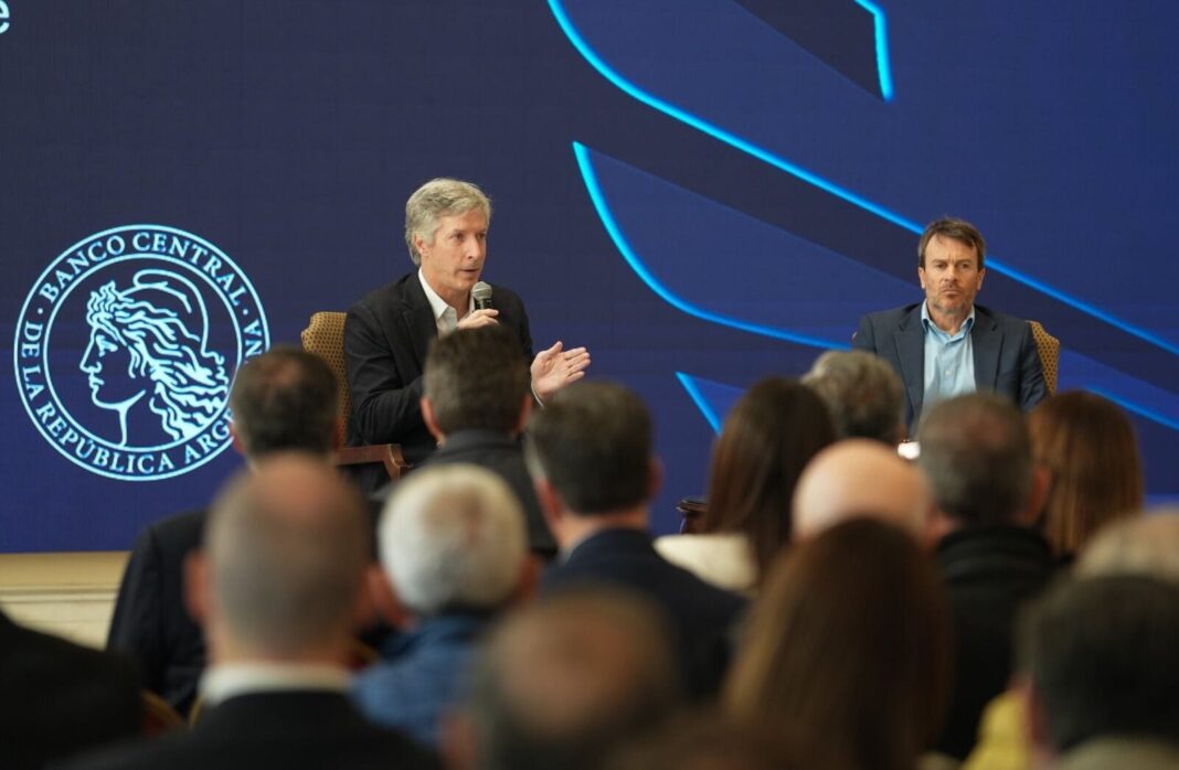 Santiago Bausili en un evento de la Bolsa de Comercio de Mendoza