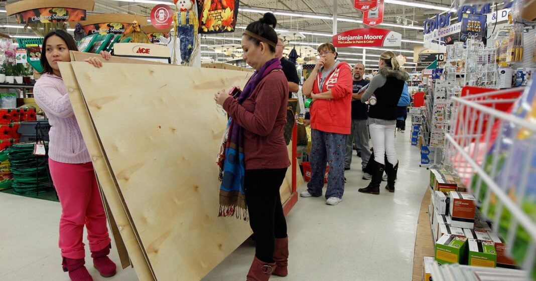 Fachada de una tienda Ace Hardware en California