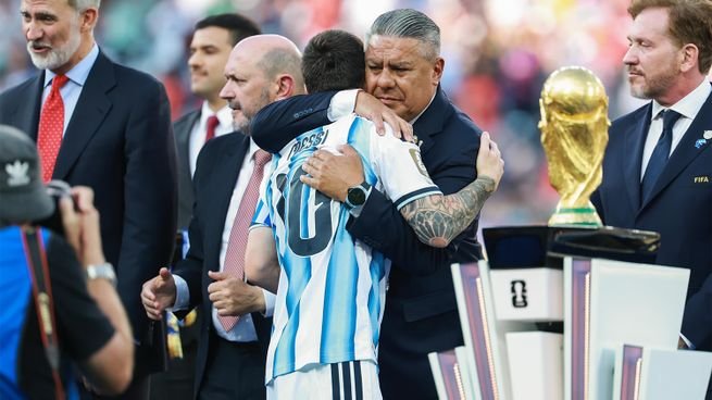 Claudio Tapia y Lionel Messi en un partido de la Selección argentina