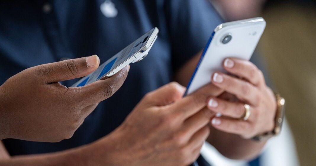 Teléfono móvil mostrando opciones de almacenamiento