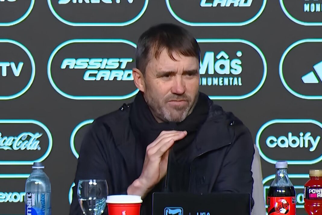 Eduardo Coudet en conferencia de prensa