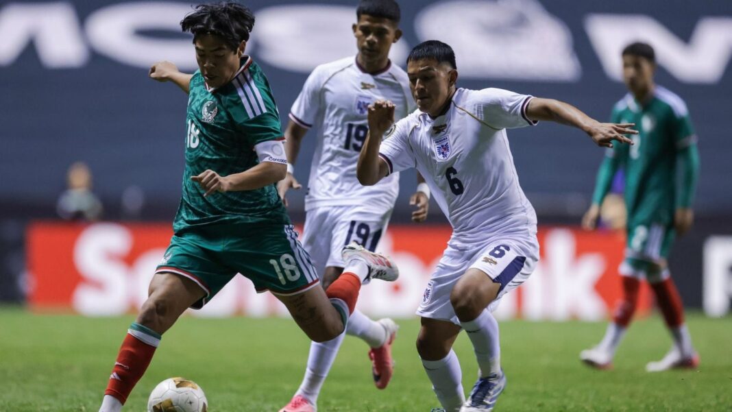 Estadio Azteca durante partido de fútbol
