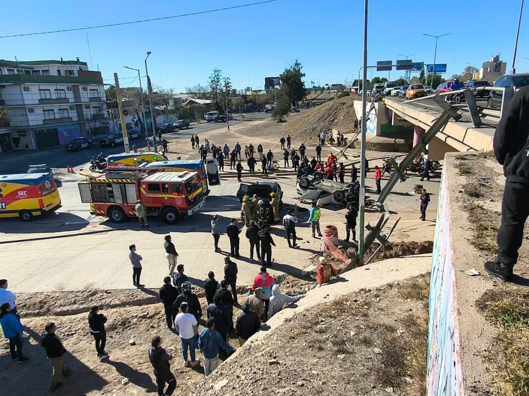 Vehículos accidentados en el Acceso Este, Guaymallén