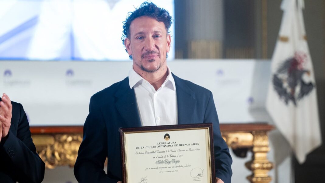 Ceremonia de distinción a Nicolás Vázquez en la Legislatura porteña