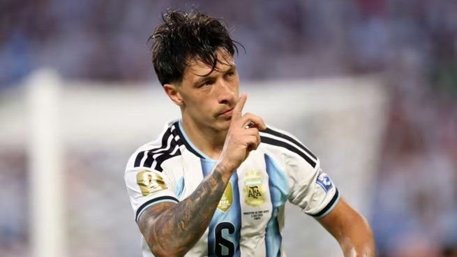 Lisandro Martínez con la camiseta de la Selección Argentina