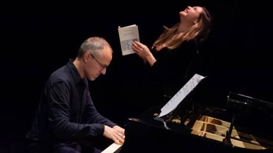 Carmen De la Osa y César Pradier en el espectáculo Diván del Tamarit